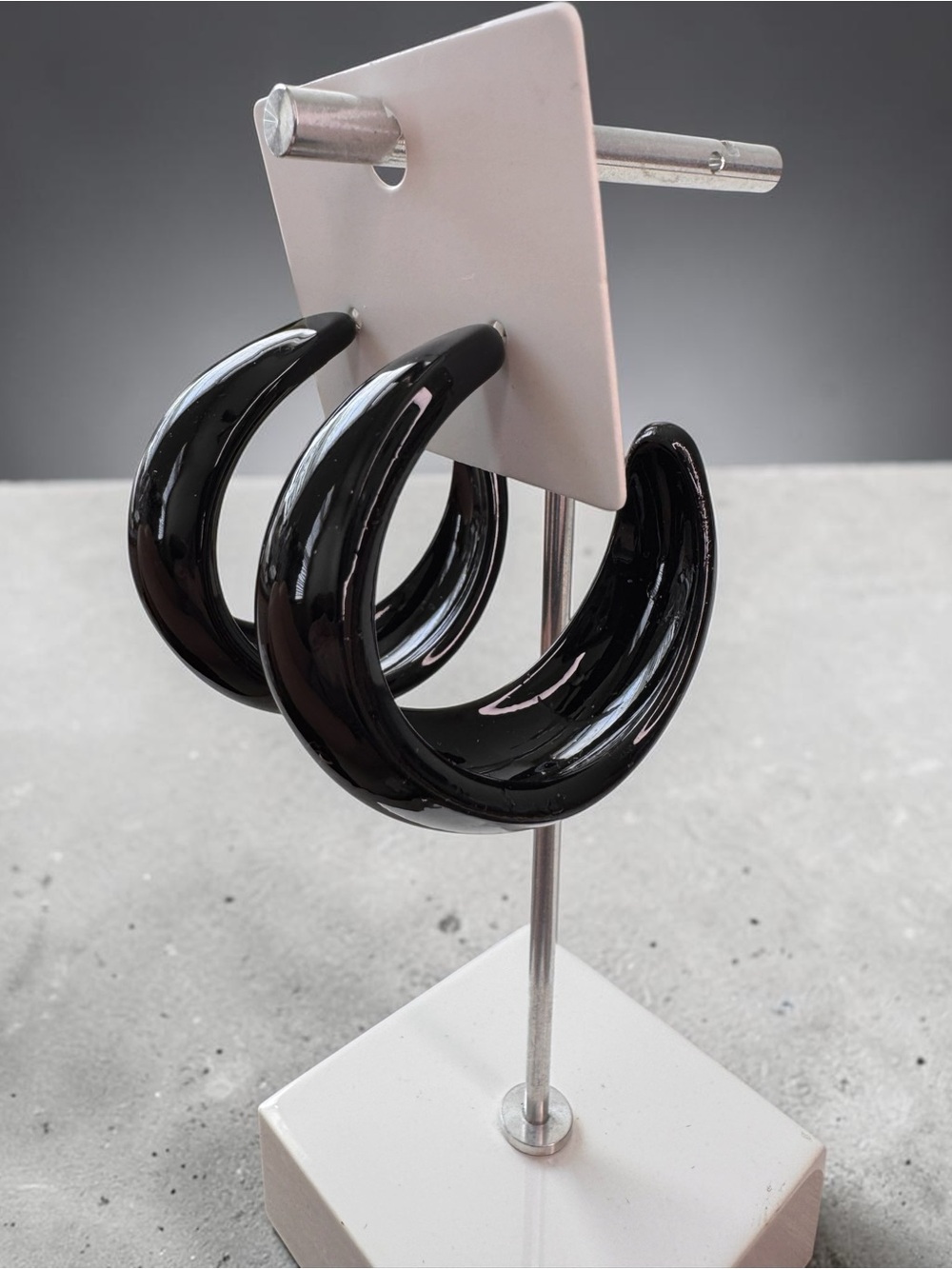 Chunky Retro Style Black Resin Hoop Earrings - SKU B